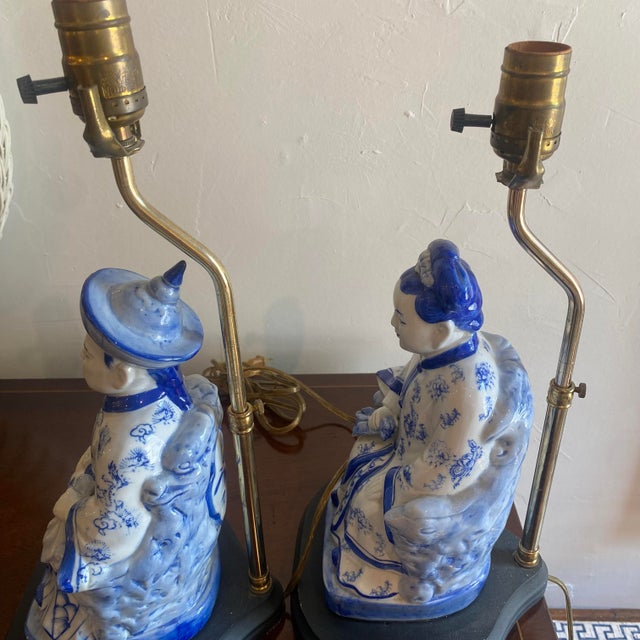 Vintage Mid 20th Century Chinese Chinoiserie Blue & White Figurine