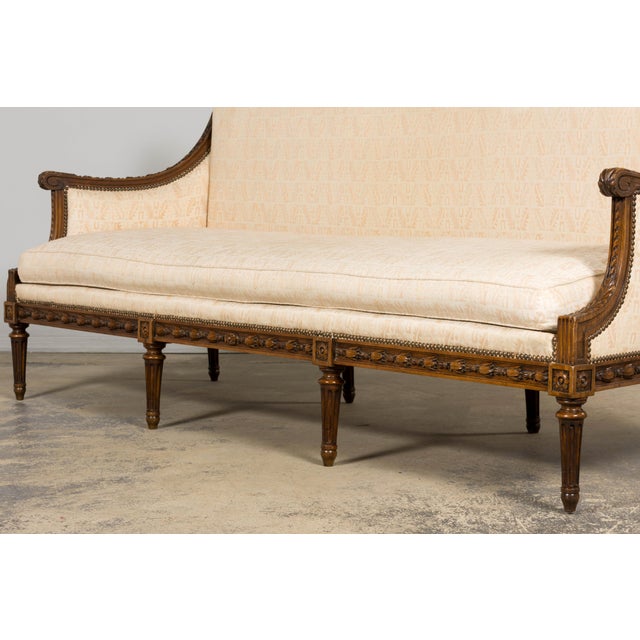 Late 19th Century French Louis XVI Style Oak Canapé in Cream Jacquard For Sale - Image 11 of 18