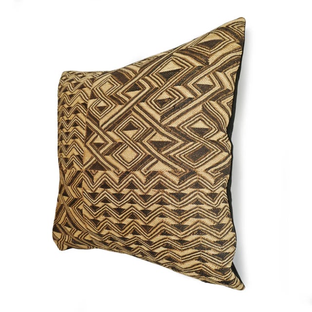 Authentic and beautiful vintage Kuba grass textile pillow. Beautifully hand stitched with natural vegetable dyed grass....