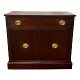 Vintage Broyhill Traditional Georgian Style Mahogany Server / Storage Cabinet For Sale