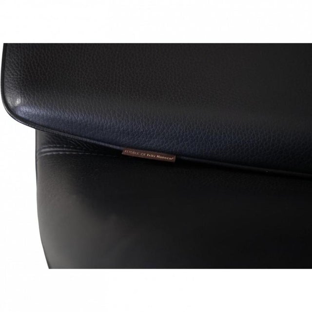 Egg Chair in Black Aura Leather by Arne Jacobsen, 2016 For Sale - Image 14 of 18