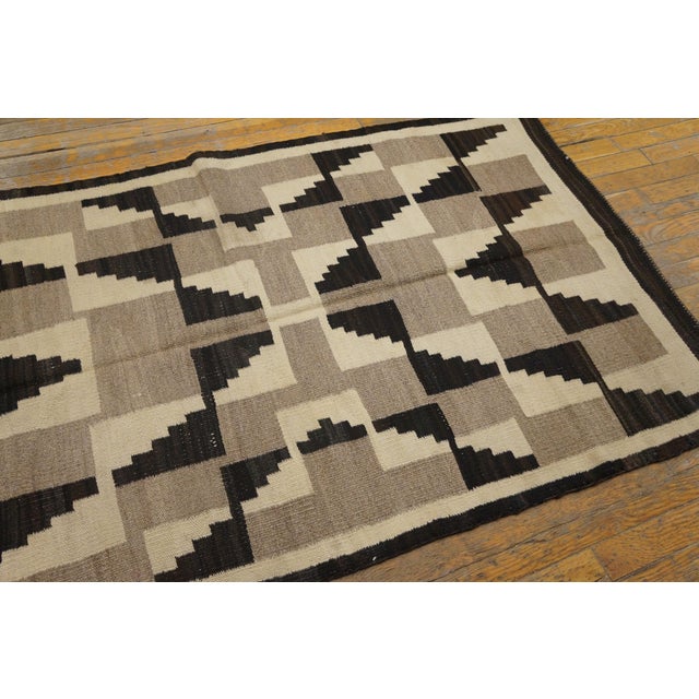 Early 20th Century American Navajo Carpet ( 3' x 5'4" - 91 x 163 ) Antique Navajo American Gray 1920s Gray Rug, Circa...