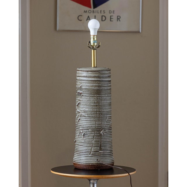 Mid-Century Modern 1960s Bob Kinzie Studio Pottery Table Lamp for Affiliated Craftsmen, Early Unsigned Example For Sale - Image 3 of 14
