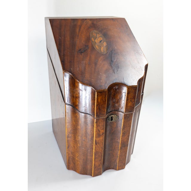 18th Century English Georgian Mahogany Knife Box With Rose Inlay For Sale - Image 4 of 16