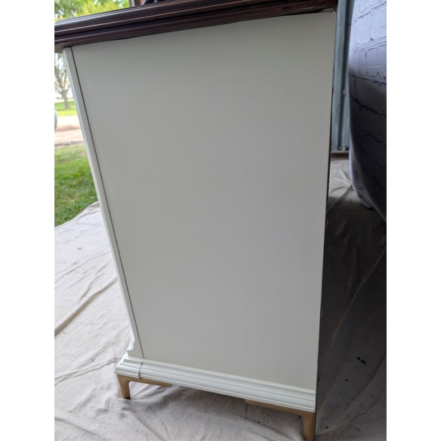 1970s Off White / Cream 10 Drawer Bassett Dresser With Champagne Gold Hardware. For Sale - Image 10 of 14
