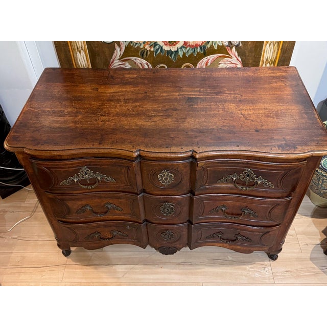 Early 18th Century Early 18th Century French Provincial Walnut Commode For Sale - Image 5 of 16