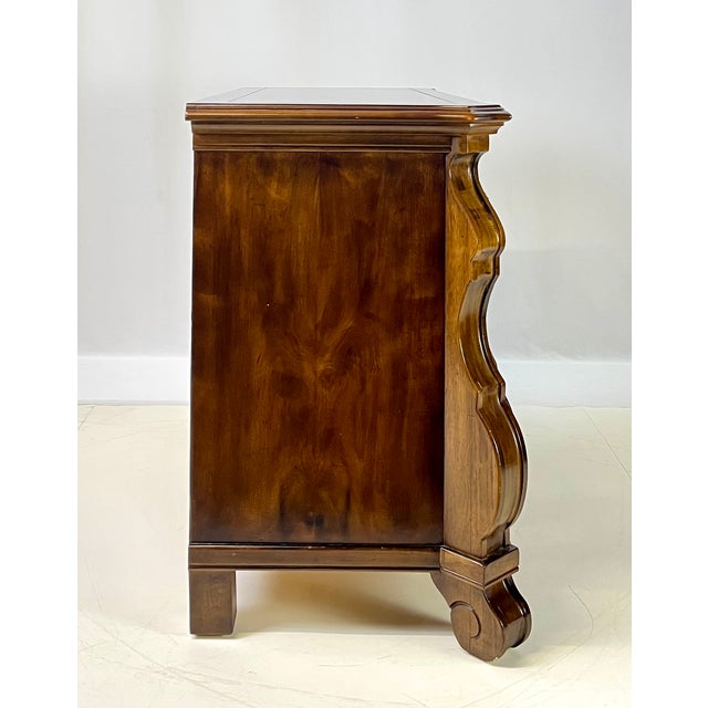 Late 20th Century Henredon Viennese/French Provincial Bombe Chest or Commode For Sale - Image 6 of 16