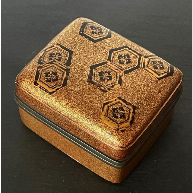 17th Century Antique Japanese Lacquered Incense Box Kobako Ex-Christie's For Sale - Image 5 of 13
