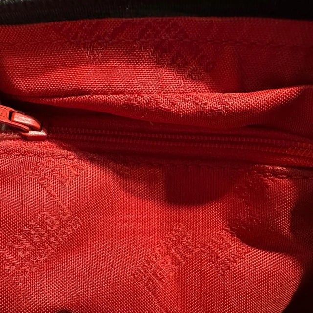 A 1990s Elegant Black Leather and Brass Italian Hand-Bag by Gianfranco Ferrè For Sale - Image 6 of 15