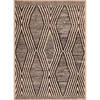 Nazmiyal Collection Bold Modern Area Geometric Tribal Salt and Pepper Color Rug For Sale