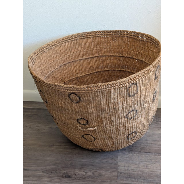 Vintage Yanomami Rainforest Tribe Gathering Basket For Sale - Image 4 of 10