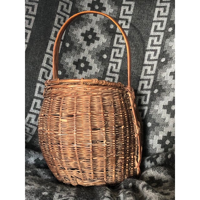 Early 20th Century Vintage Early 20th Century Rustic Old American Wicker and Willow Fishing Creel For Sale - Image 5 of 12