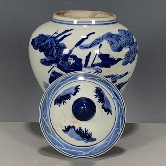 This is a beautiful vintage Chinese Blue and White porcelain jar, featuring a classic "General" shape with a domed lid....