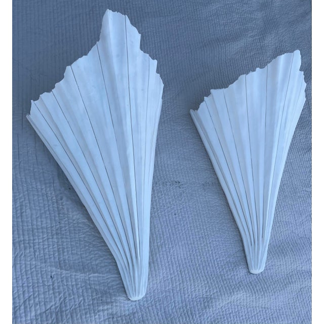 Sculpture Materials Art Deco Bismarck Palm Wall Sconces in Natural Plaster by Local Artist Julio Jiménez – Pair For Sale - Image 7 of 12