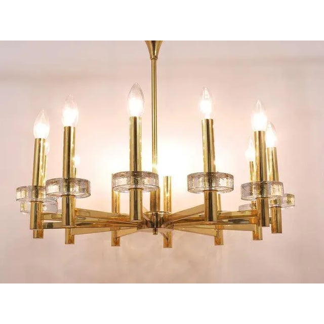 Italian Mid-Century Brass Textured Glass Discs Chandelier attributed to Sciolari, 1970 For Sale - Image 10 of 11