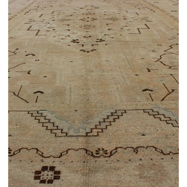Vintage Turkish Rug in Neutral Tones in Taupe and Brown Highlights For Sale - Image 4 of 9