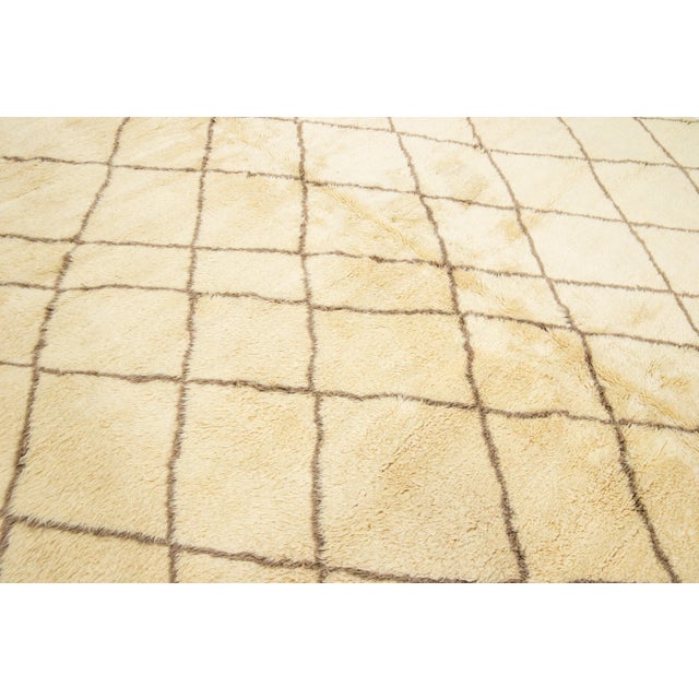 Ivory Geometric Modern Ivory Wool Rug Moroccan Style With a Tribal Pattern For Sale - Image 8 of 10