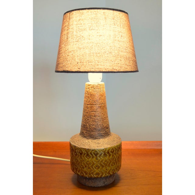 Beautiful ceramic table lamp by Aldo Londi for the Italian manufacturer Bitossi - Brownish ceramic in the abdominal area...