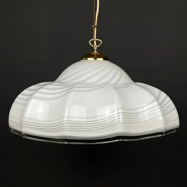 This large swirl Murano pendant lamp Vetri Murano was made in Italy in the 70s. Very beautiful white Murano glass with...