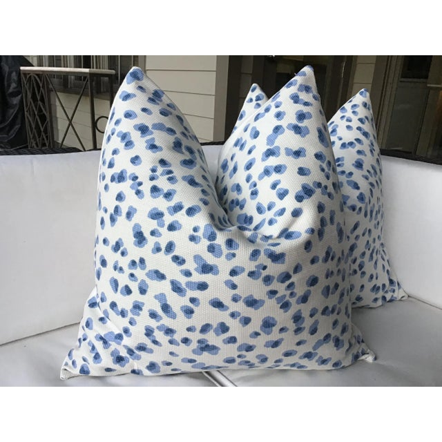 Wonderful heavy weight basket weave with a white background, and cornflower and indigo blue animal spots (or droplets!) in...
