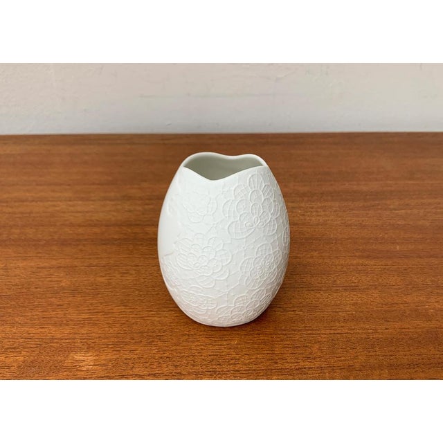 Mid-Century German White Porcelain Vase by M.Frey for Kaiser, 1960s For Sale - Image 14 of 15