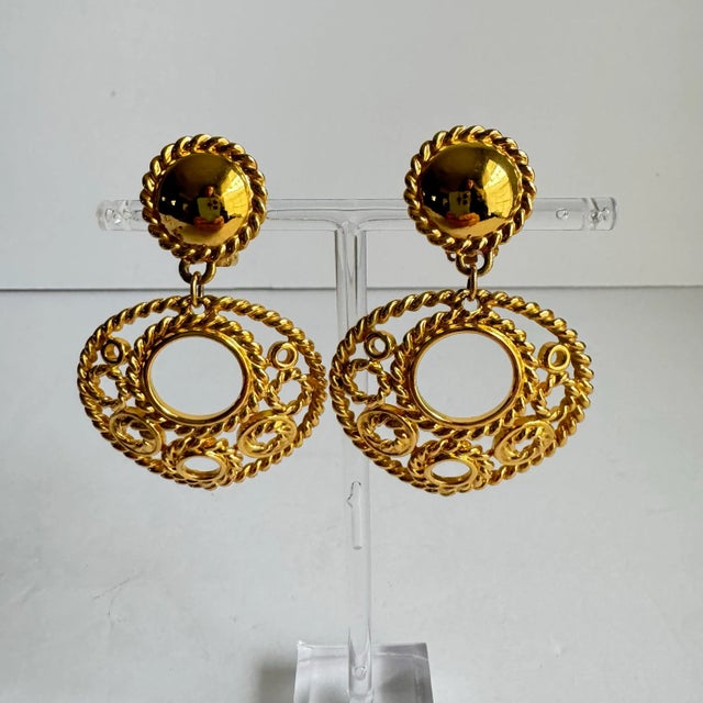 Vintage Gold Tone Filigree Earrings Clip-on Dangle Drop 90s Statement Jewelry For Sale - Image 9 of 9