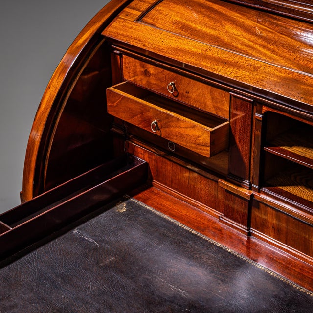 Louis XVI Roll-Top Desk in Mahogany, 1800s For Sale - Image 12 of 14