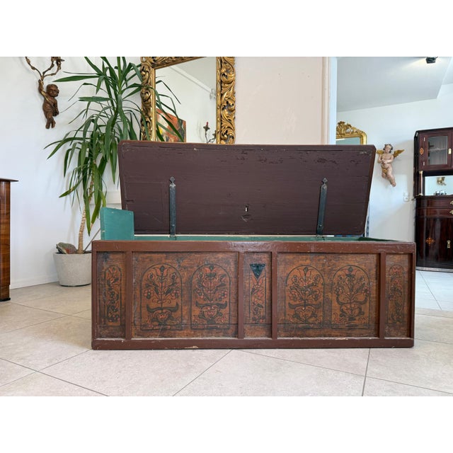 Hand-painted wedding chest, farmhouse chest, Zillingtal. Dimensions: Height x Width x Depth 56 x 163 x 62 cm. For sale is...