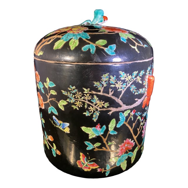 Early 20th Century Chinese Qing Dynasty Black Porcelain Famille Noir Jar For Sale