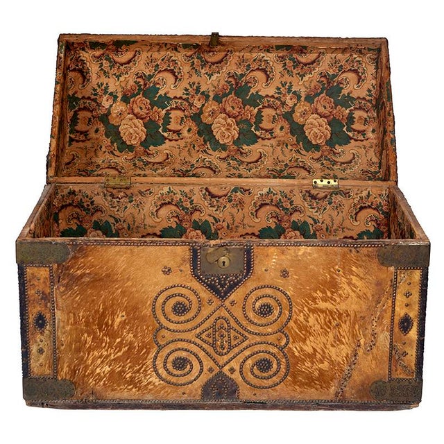 Italian 19th Century Schumacher Italian Provincial Chest For Sale - Image 3 of 7