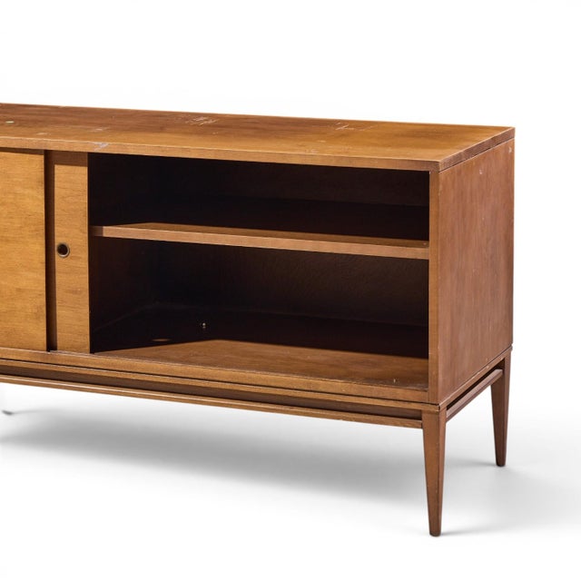Wood Paul McCobb for Planner Group Mid Century Maple Sliding Door Credenza For Sale - Image 7 of 10