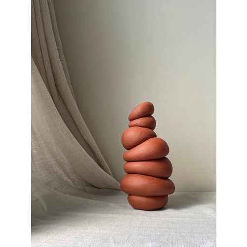 Modder Holding It Together Ceramic Sculpture by Françoise Jeffrey Dimensions: Ø 37 x H 16 cm Materials: stoneware 2023,...