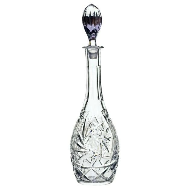 This is a beautiful decanter with beautifully cut details. Small Decanter, Vodka Decanter, Polish Decanter, Cut Glass, Cut...