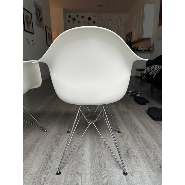 Authentic Herman Miller Eames Molded Plastic Armchairs (Pair) – White, Wire Eiffel Base For Sale - Image 9 of 11