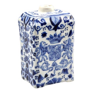 19th-Century English Delft Tea Caddy With Rampart Lions Hand Painted For Sale