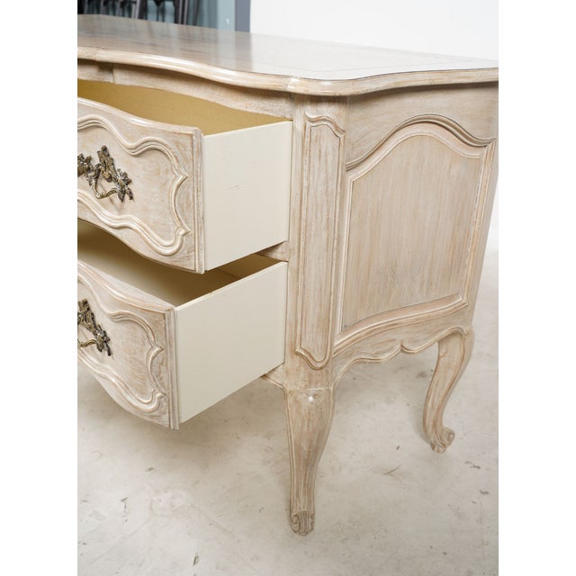 1970s Baker Furniture Louis XV Style Bleached Serpentine Bombe Chest With Bronze Mounts For Sale - Image 9 of 11