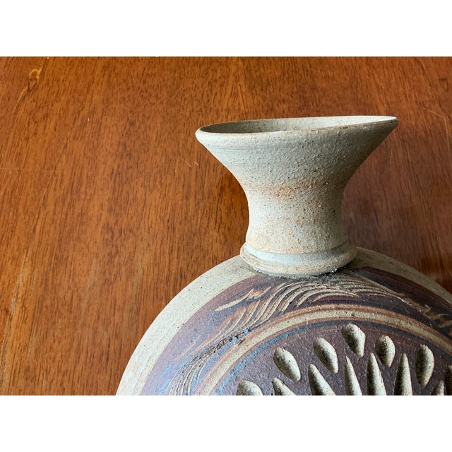 Native American Southwestern / Native American Carved Flat Sided Water Jug earthenWare Pottery Vase -Signed For Sale - Image 3 of 11