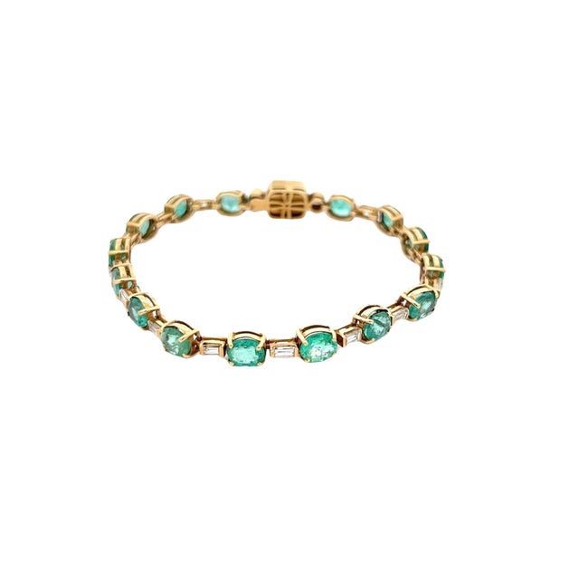 Modern 1990s 18k Yellow Gold Colombian Emerald and Diamond Line Bracelet, 7.5 Inches For Sale - Image 3 of 10