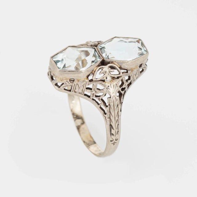 Finely detailed vintage Art Deco elongated aquamarine ring (circa 1920s to 1930s) crafted in 14 karat white gold. Hexagon...