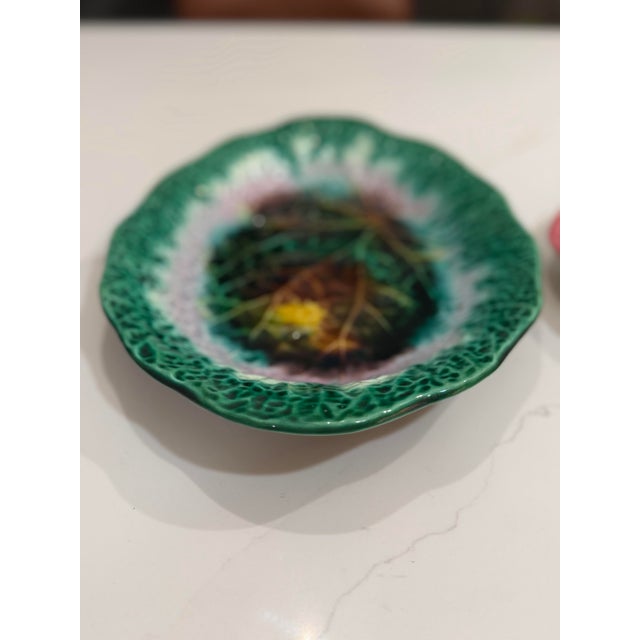 English Pair of Antique Majolica Begonia Leaf Dishes - High Relief For Sale - Image 3 of 12
