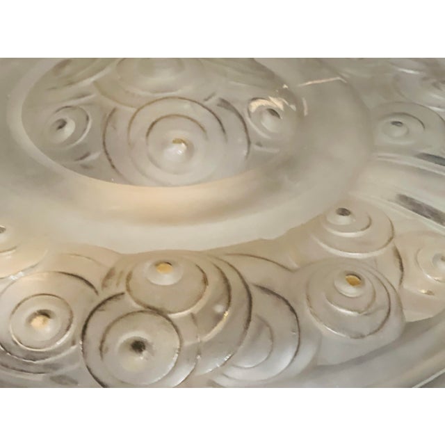 Sabino Art Glass 1930s Signed Sabino France Art Deco Frosted Glass Plafonnier Chandelier – Sculptural 3-Light Pendant For Sale - Image 4 of 10