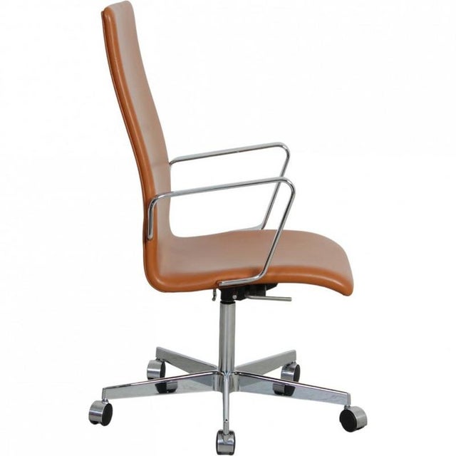 Arne Jacobsen Oxford office chair with middle height, reupholstered in new walnut classic semi anilin leather and foam,...
