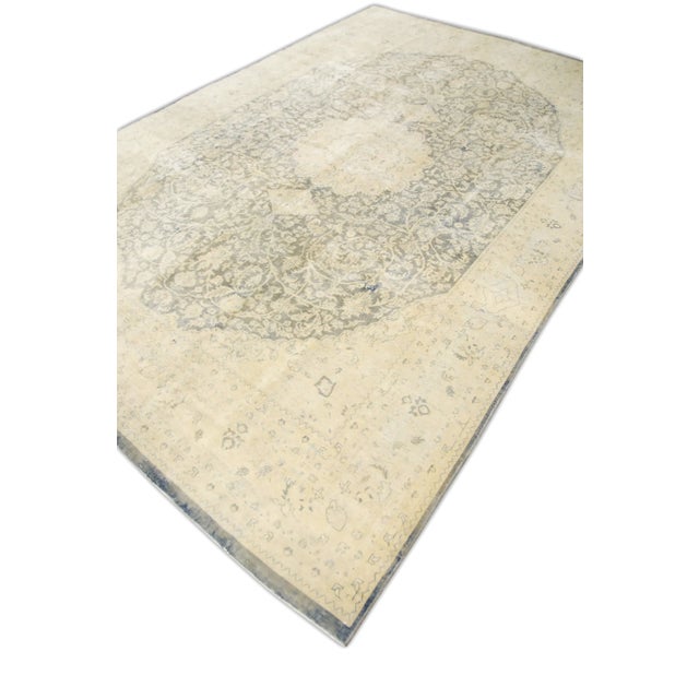 1960s Beige & Gray Floral Design Handwoven Wool Vintage Turkish Rug 7'10" X 11'6" For Sale - Image 5 of 6