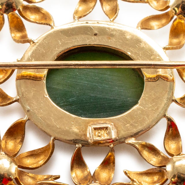 Early 20th Century Vintage 18k Yellow Gold Green Nephrite Halo Pearls Floral Brooch For Sale - Image 4 of 7