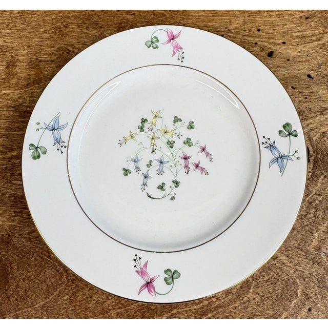 1940s 26-Piece 1940’s Theodore Haviland New York "Festival" Porcelain Dinnerware Set For Sale - Image 5 of 16