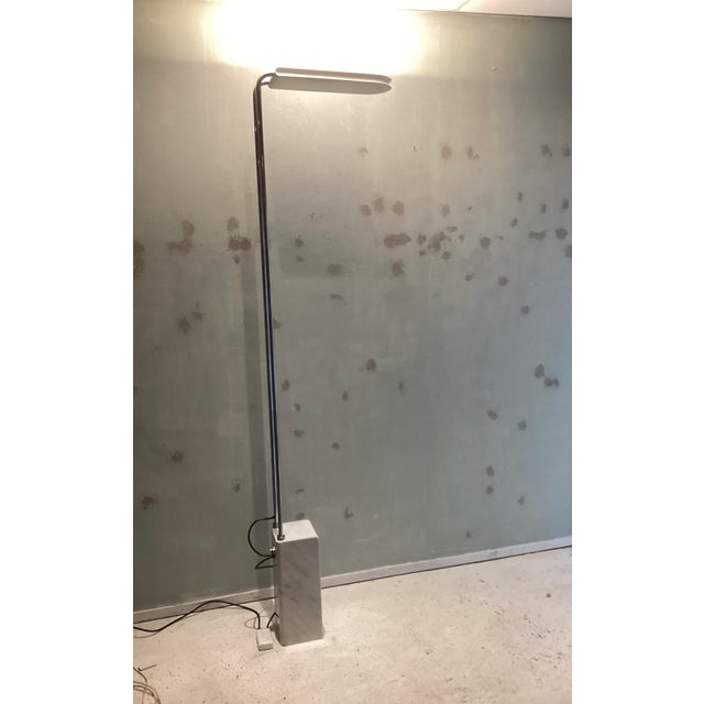 Some Little chips of the marble, see picture! This light has a new led blub and a new led dimmer, Origineel its 1000watt...