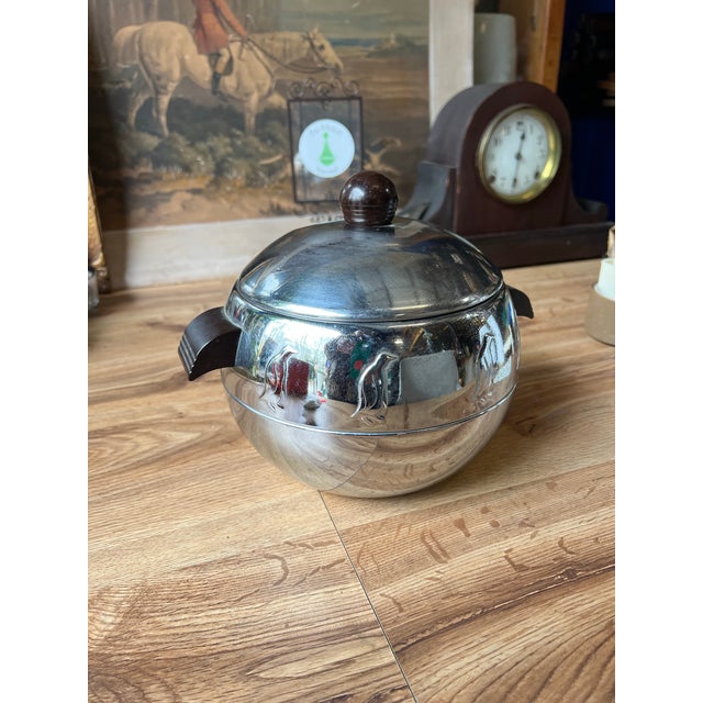 Up for consideration is a beautiful silver champagne bucket with wooden handles and penguin details. This would look...