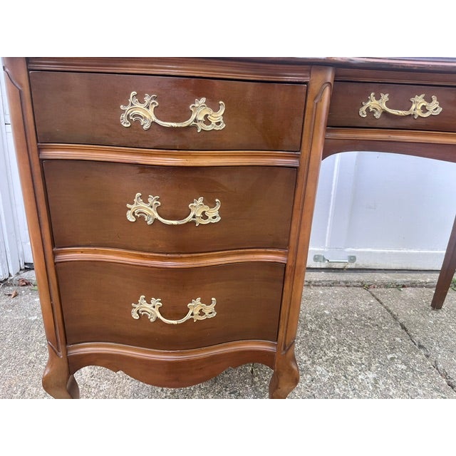 1960s Vintage Stanley French Provincial Vanity For Sale - Image 5 of 11