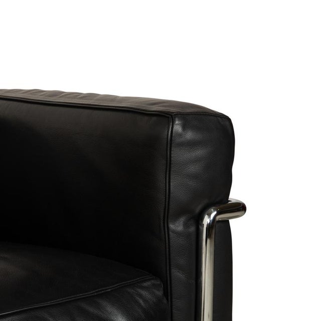 Cassina LC 2 3-Seater and 2-Seater Sofas in Black Leather by Le Corbusier for Cassina, Set of 2 For Sale - Image 4 of 18