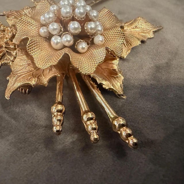 Art Nouveau 2000s Vintage Luxury Costume Jewelry Gilted Metal Italian Brooch For Sale - Image 3 of 10